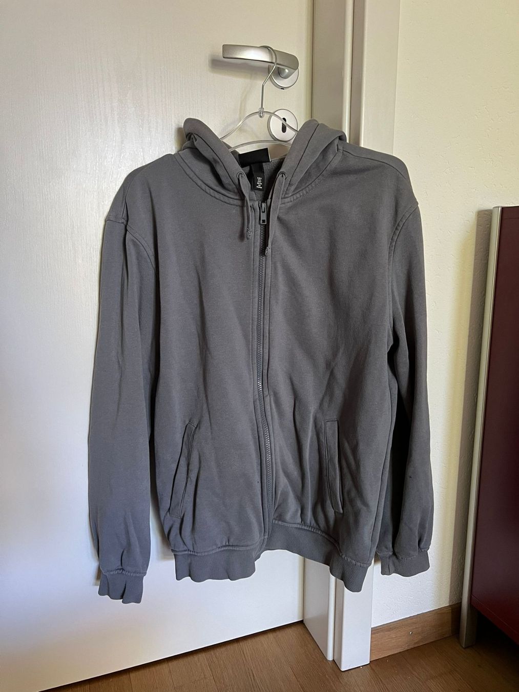 H&M Giacche: H&M Sweatjacke Grau Size S – Usato da Hettlingen venduto da lou_c27x