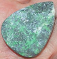 Cabochon L-3777 - Grüner Uvarovit Druzy 32,5x24mm