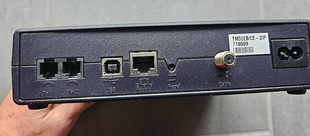 Arris Modem & Router: Arris Modem TM502B mit LAN Kabel & Adapter – Usato da Niederbipp venduto da Broker_Online 3