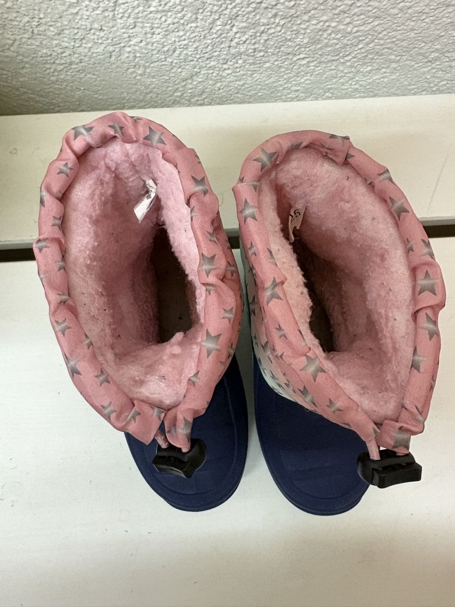 Scarpe per ragazzi: Kinder Winterstiefel Sternenmuster Grösse 25  – Usato da Uster venduto da swordfish_m 2