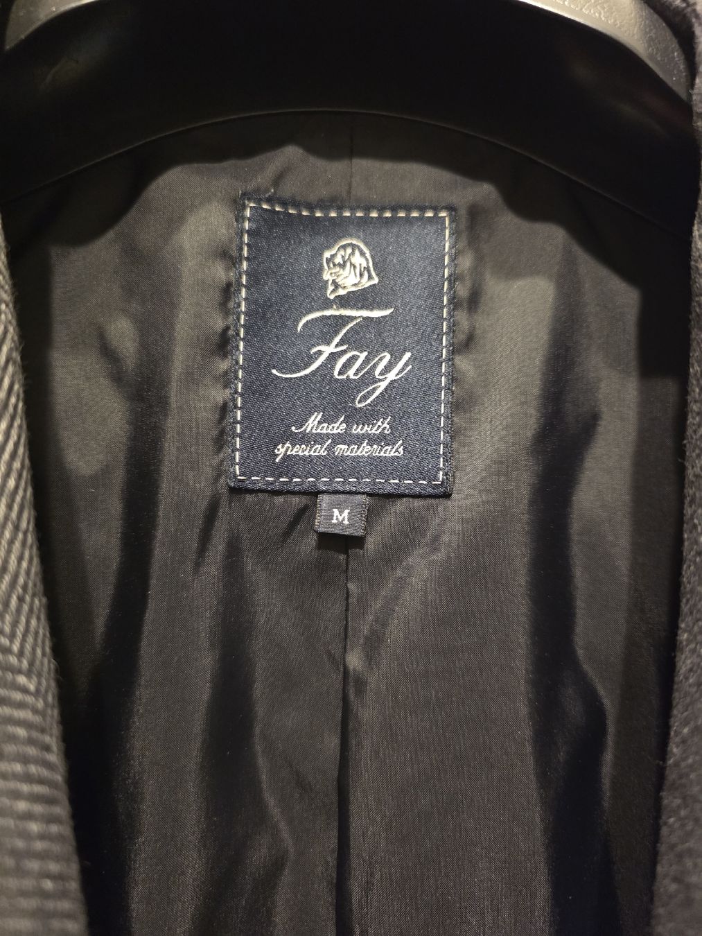 Fay Cappotti: Fay Men's Grey Herringbone Autumn / Winter Coat Size M – Usato da Genève venduto da arisol 1