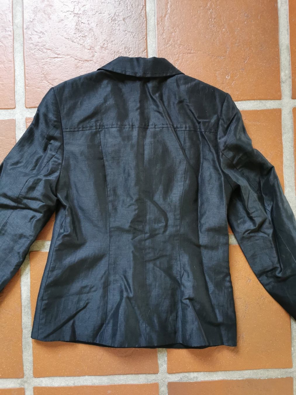 Giacche: Schild; schwarzer Blazer (leicht glänzend) Gr. 34 – Usato da Boniswil venduto da Totomat-Lady 3