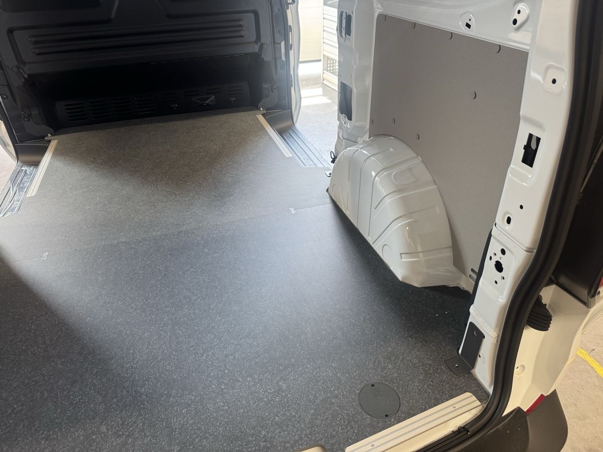 VW Toutes les pièces détachées: Bott Bodenplatte newTransporter / newCustom – Neuf (Voir description) à Einsiedeln par Shkurte_K 1