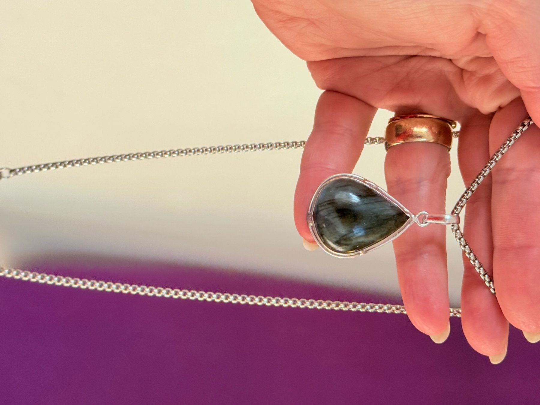 Catenine: Collier avec pendentif en labradorite naturelle – Nuovo e nell'imballaggio originale da Genève venduto da AGBERG 2