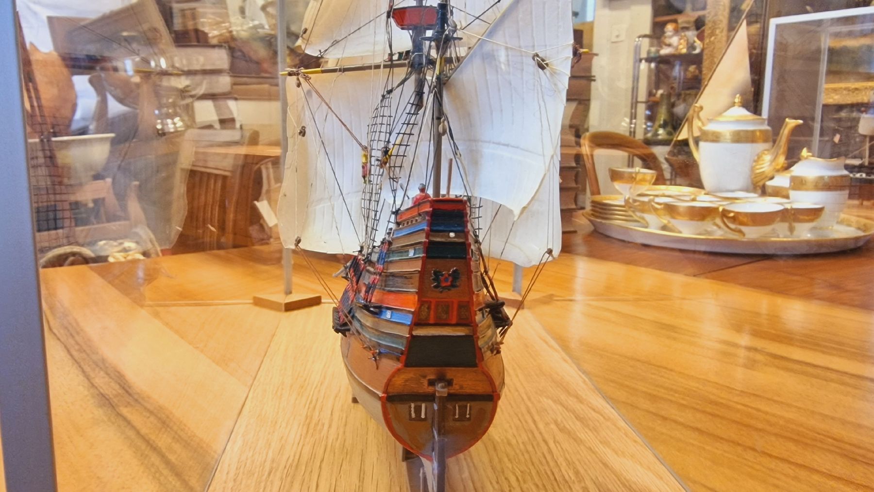 Kit di modellismo & Modellini statici: Schiffsmodell Mayflower mit Vitrine – Usato da BERN venduto da Intarsia 3