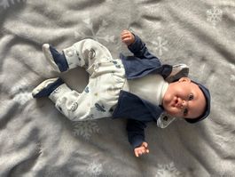 Babypuppe mit blauer Kleidung und Mütze gebraucht guter Z...
