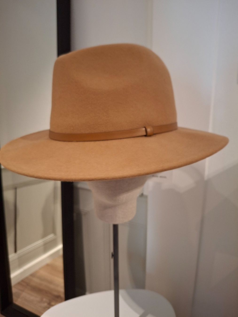 Copricapi, berretti & cappellini: 100% Wollehut – Nuovo e nell'imballaggio originale da Oberhofen am Thunersee venduto da katka99