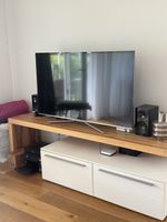 TV inkl Möbel Holz- Nussbaumoptik und Weiss Schubladen