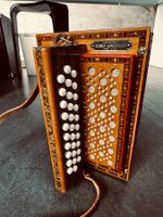 Schwyzerörgeli Josef Gwerder, Koffer, B, 18 Bass, 2chörig