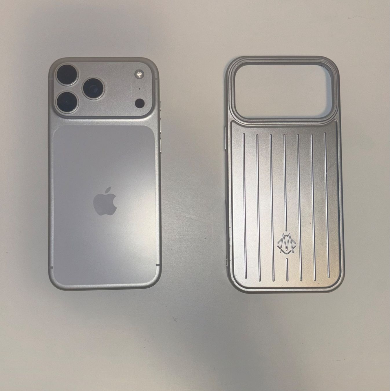 Apple Telefoni cellulari / Smartphones: Apple Iphone 17 Pro Max mit Schutzhülle – Usato da chur venduto da nil_f2bh 3