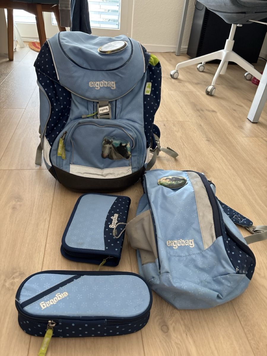 Ergobag Borse & Zaini: Schulthek inkl. Turnsack und Etui – Usato da Wil SG venduto da Mevogr
