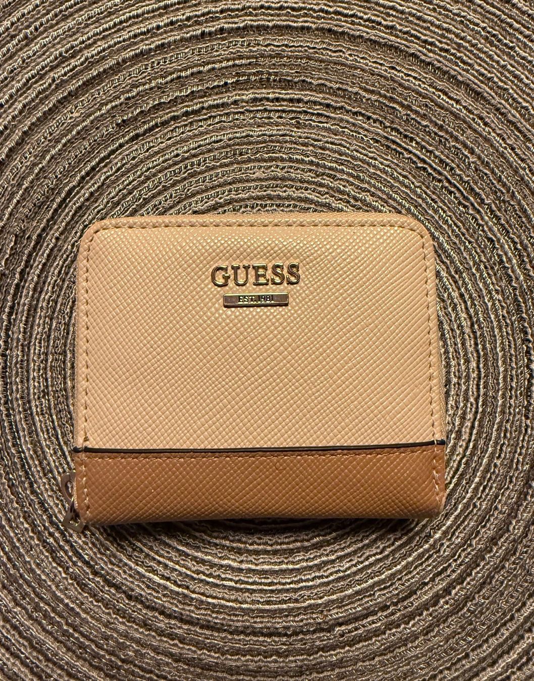 Guess Portafogli: Portafoglio Guess – Nuovo (secondo la descrizione) da Losone venduto da AriCol1512