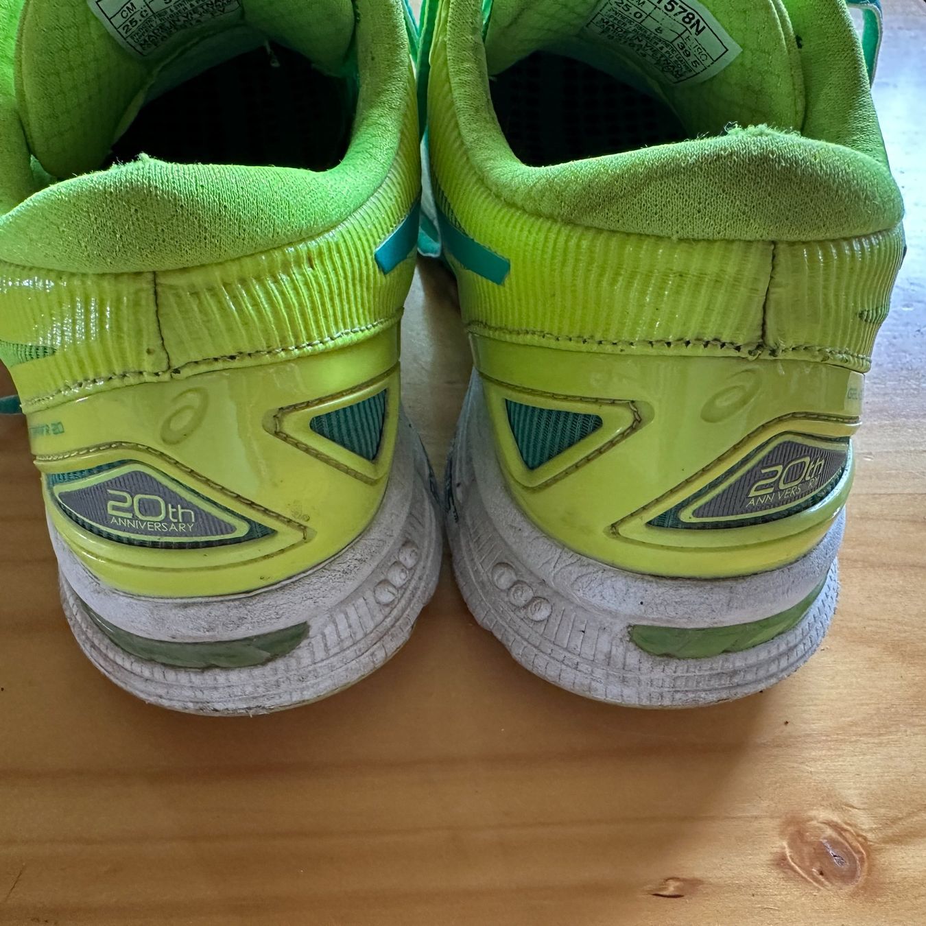 Asics Scarpe da donna: ASICS Laufschuhe Gr. 39.5 – Usato da Tägertschi venduto da TheChange 3