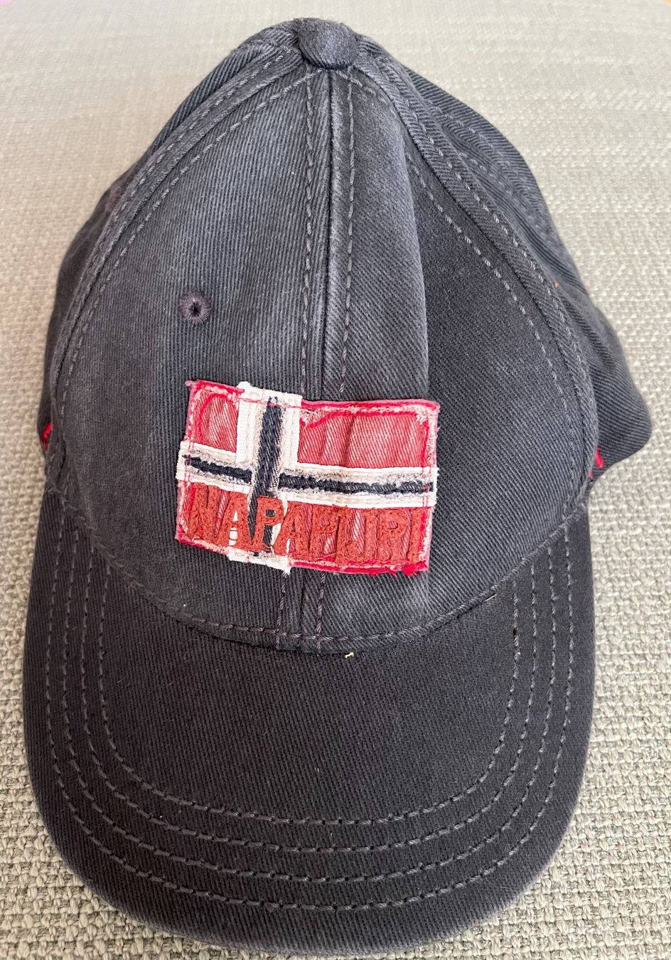 Sonstige Kleidung & Accessoires: NEU: Authentic Napapijri cap grey-olive [one size] – Neu und originalverpackt aus Zufikon von h_s_8xnb