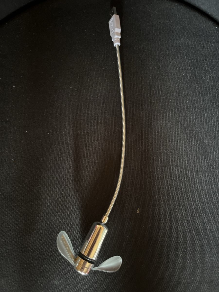 Ventilatori: USB Mini Ventilator mit flexibler Halterung und LED Beleucht – Nuovo (secondo la descrizione) da Giswil venduto da Nistsigi