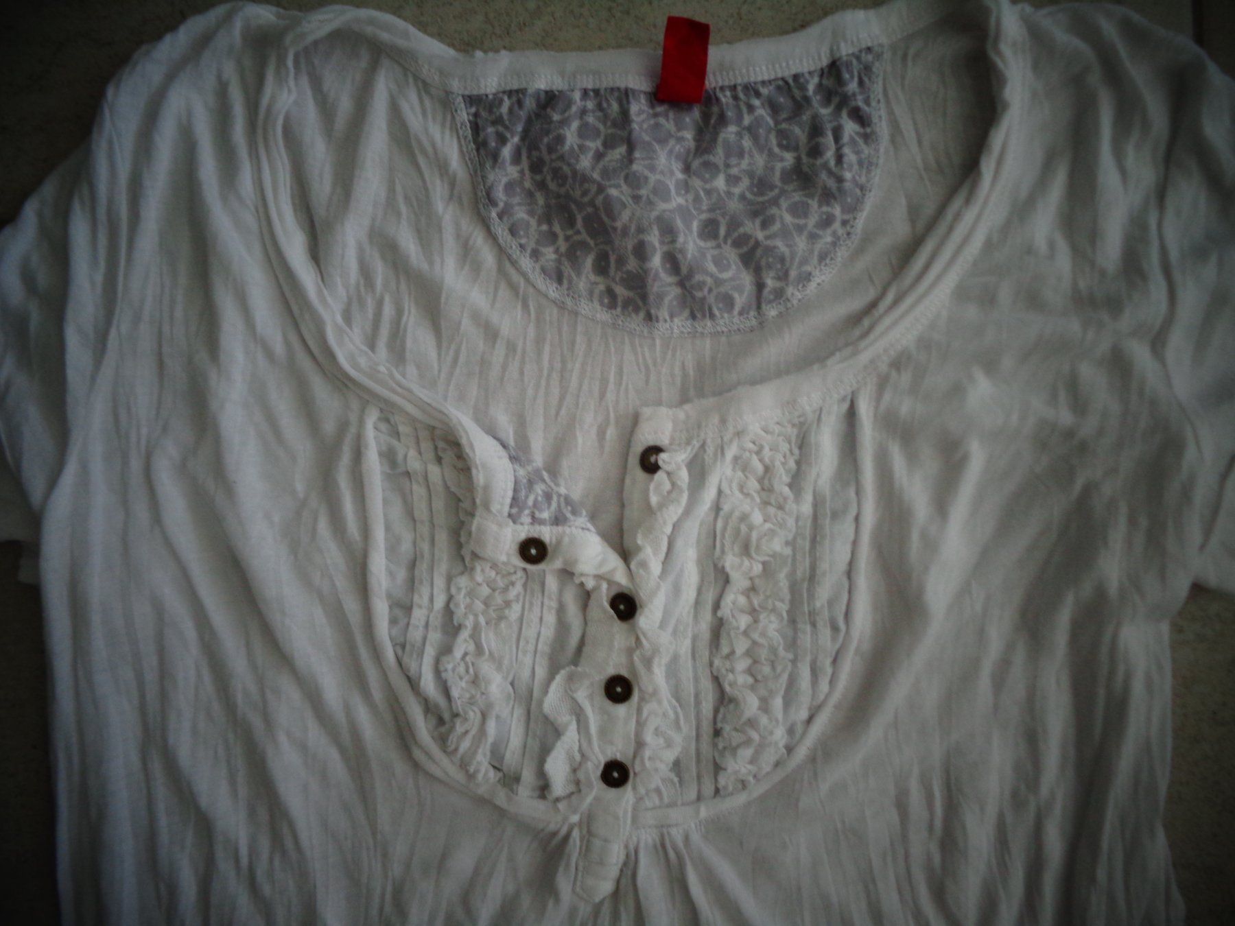 Esprit T-shirt: ESPRIT T-SHIRT GR.S – Usato da Rotkreuz venduto da Samballi 1
