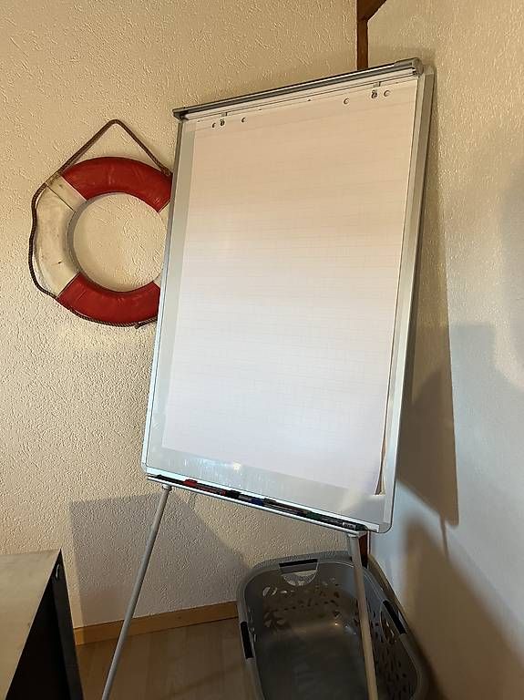 Tableaux: Whiteboard mit Flipchart Rollen – D'occasion à Nidau par Weltenbummler83