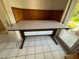 Verstellbarer Bürotisch/Pult, ideal fürs Homeoffice!