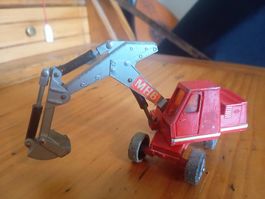 Spielzeug Bagger rot MH6 bespielt Zustand