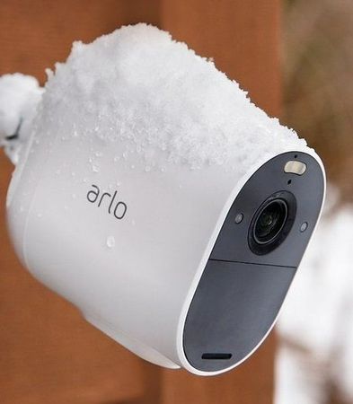 Arlo Essential Spotlight Kamera