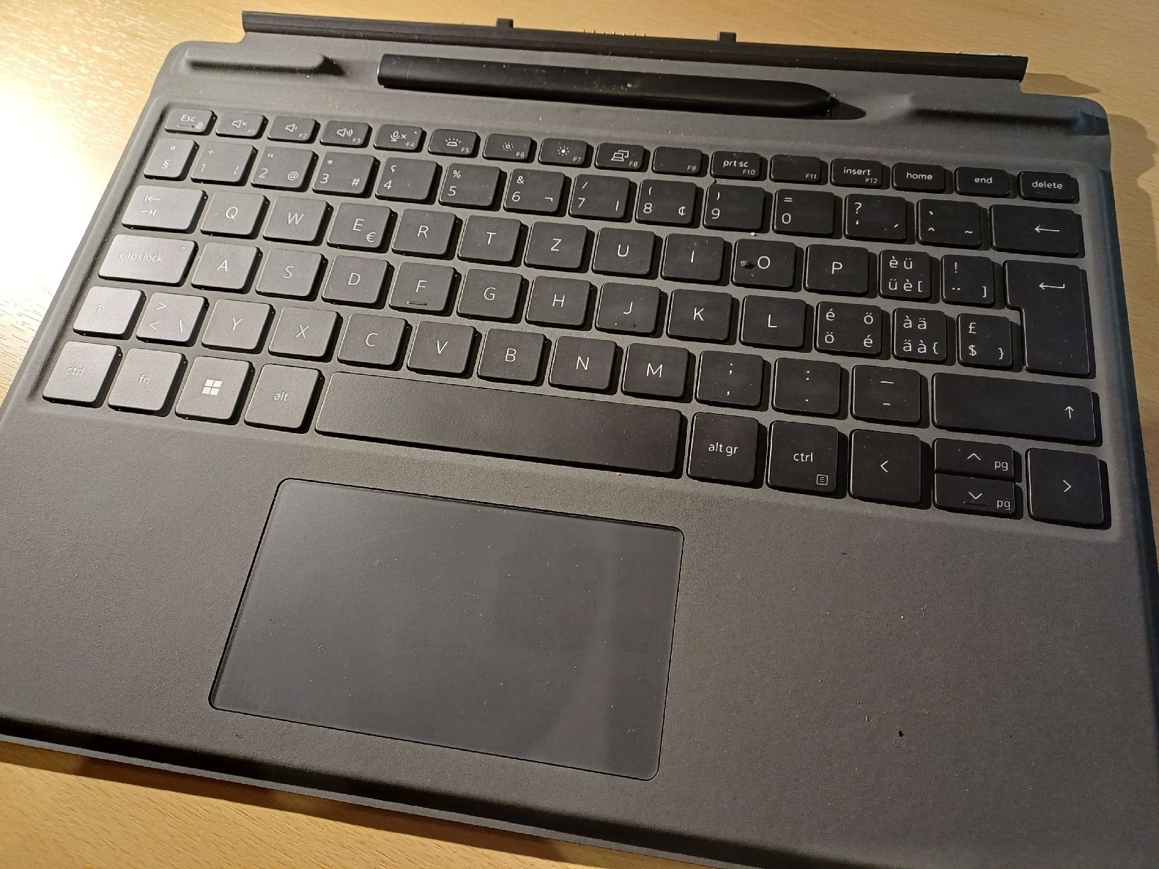 Dell Tastaturen: Clavier Microsoft Surface Pro avec stylet état correct – Neu (gemäss Beschreibung) aus Le Locle von elisa_5085 1