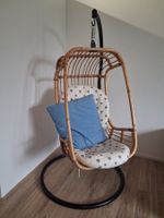 Hängesessel Rattan mit Ständer, gefedert, gut erhalten