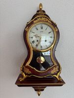 Wanduhr Le Castel rot mit Golddekor guter Zustand