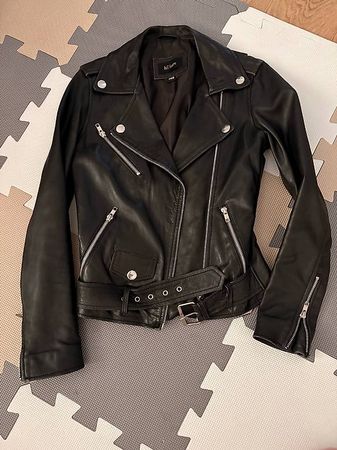 Schwarze Lederjacke 