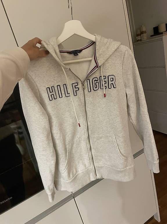 Tommy Hilfiger Giacche: Tommy Hilfiger Trainerjacke grau – Usato da Meilen venduto da SabrinaK1992