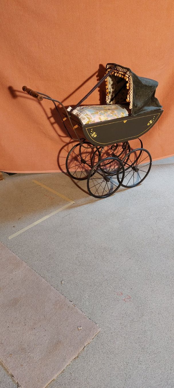 Carrozzine: Kinderwagen antik – Usato da Horw venduto da Zentral50 1