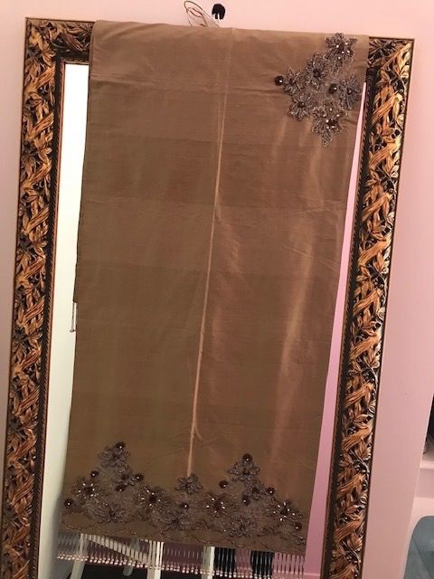 Foulard & Sciarpe: senffarbener Seidenschal mit Perlen – Nuovo e nell'imballaggio originale da Flurlingen venduto da Tobia04 2