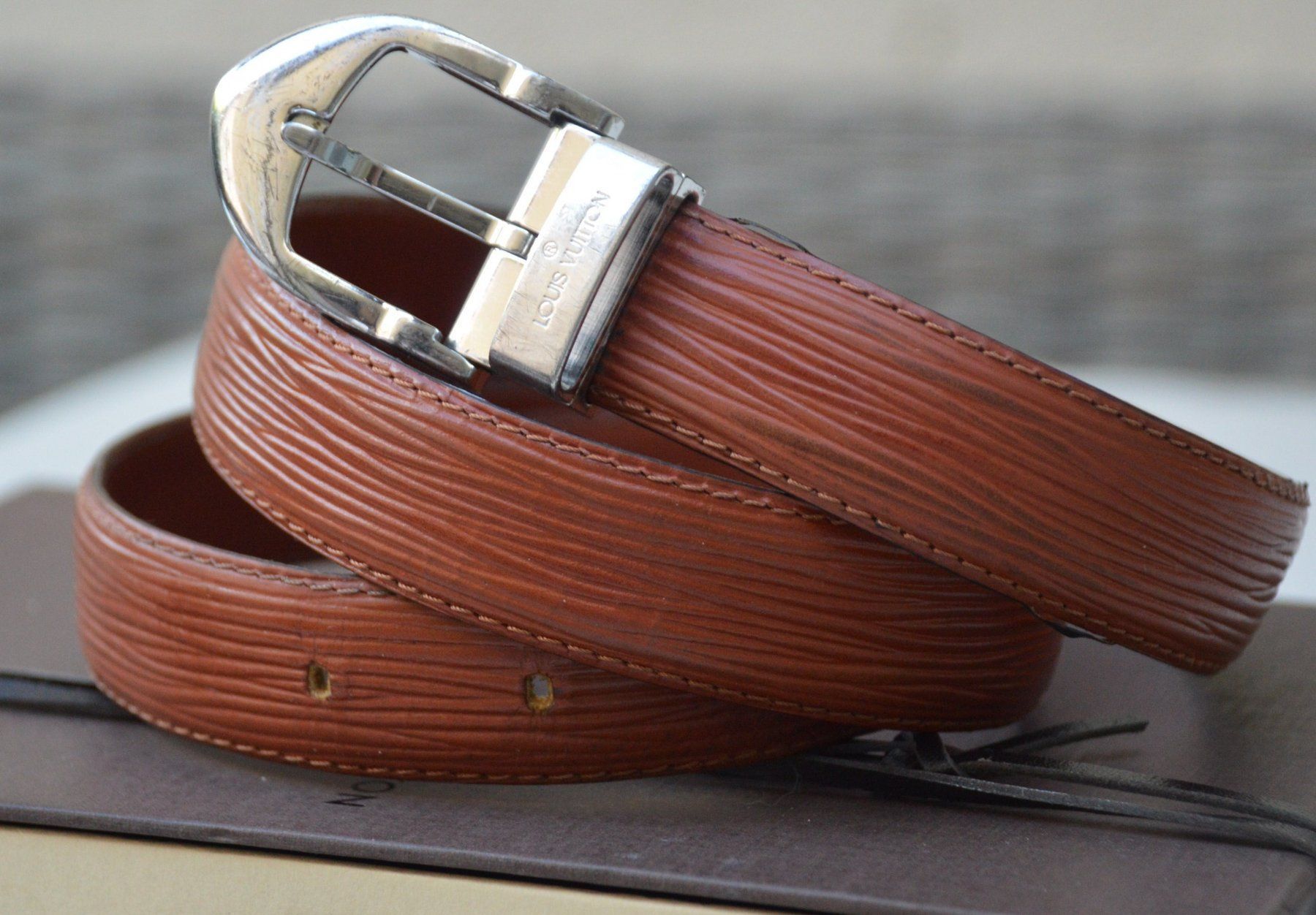 Louis Vuitton Cinture: Gürtel Louis Vuitton Epi – Usato da Collonges venduto da Auganien 4