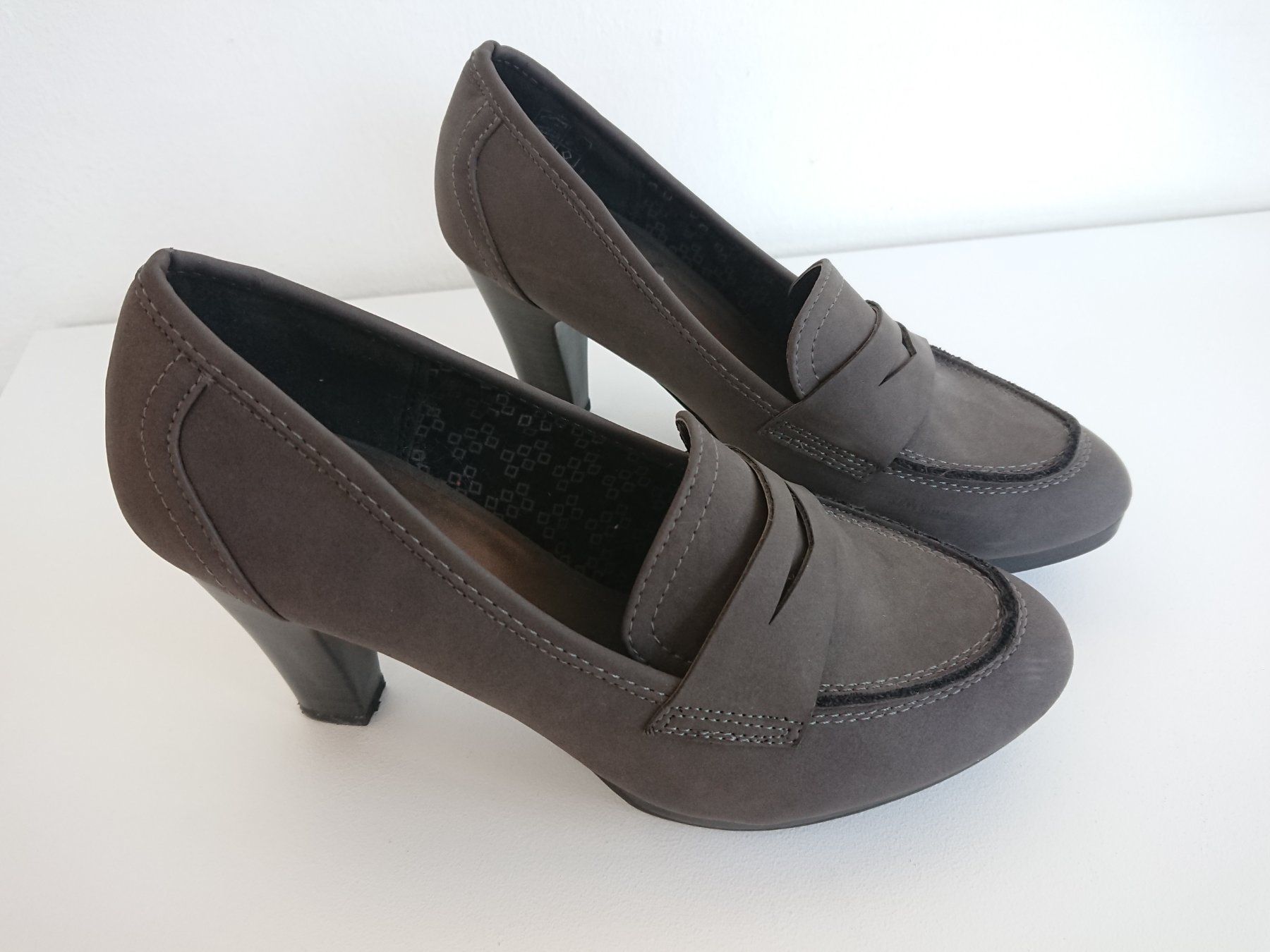 Scarpe da donna: Damen Pumps Gr. 37 Calando Braun Grau – Usato da Hallau venduto da CHACLA 1