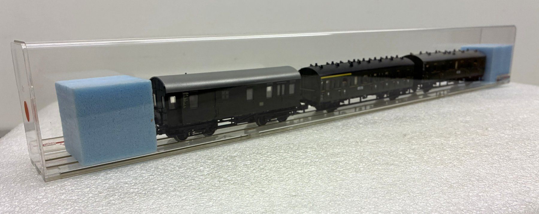 Modellini di ferrovie: Einzel-Vitrinen Train Safe Vision - stromführend - 60 cm – Nuovo (secondo la descrizione) da Thun venduto da retoolinoo 1
