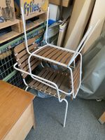 Stapelstühle Metall weiss Holzlatten 2 Stk. guter Zustand