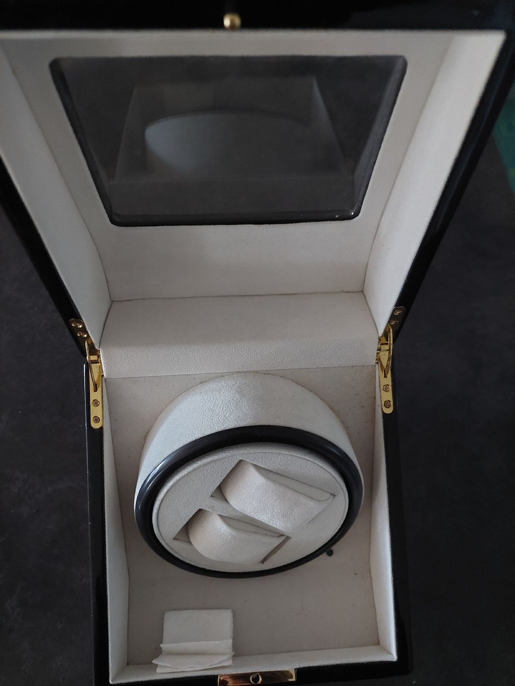 Cofanetto carica e porta orologi: Remontoir pour montres automatiques  – Nuovo (secondo la descrizione) da Le Locle venduto da wchs 1