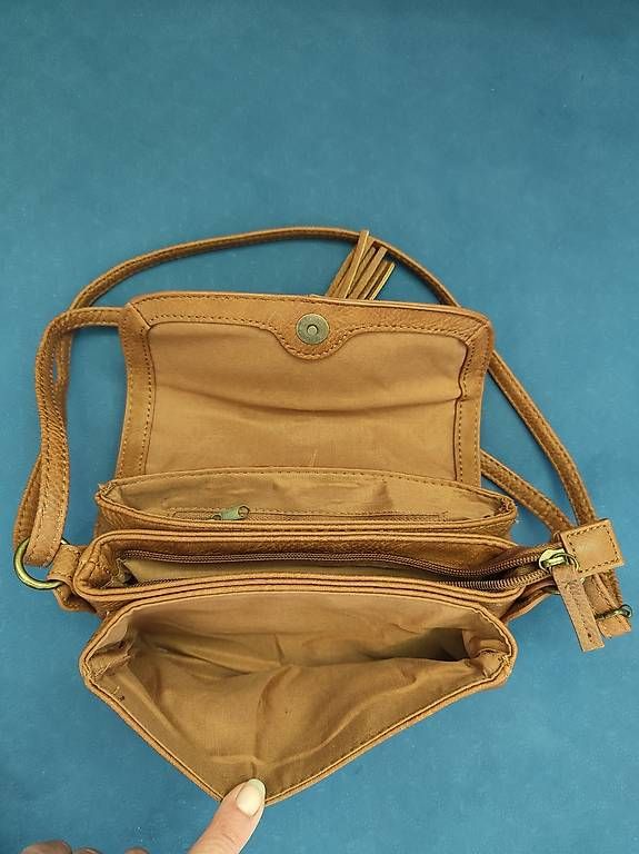 Taschen für Damen: Handtasche  – Gebraucht aus Flüelen von pri_7p8g 1