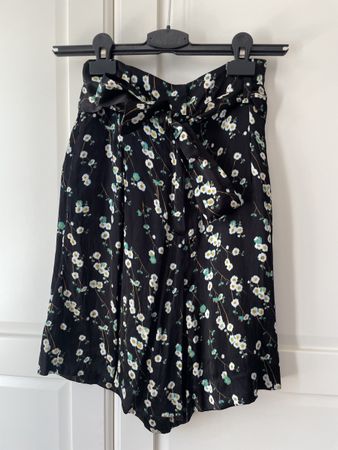 Massimo Dutti Shorts Gr.34 mit Blumenmuster