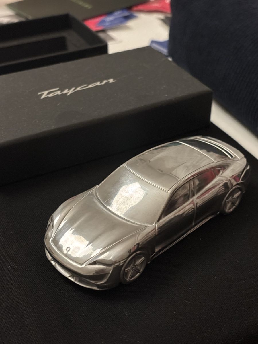 Porsche Modellini d'auto: Porsche Taycan Modellauto – Nuovo e nell'imballaggio originale da Zollikon venduto da han_rvt8 2
