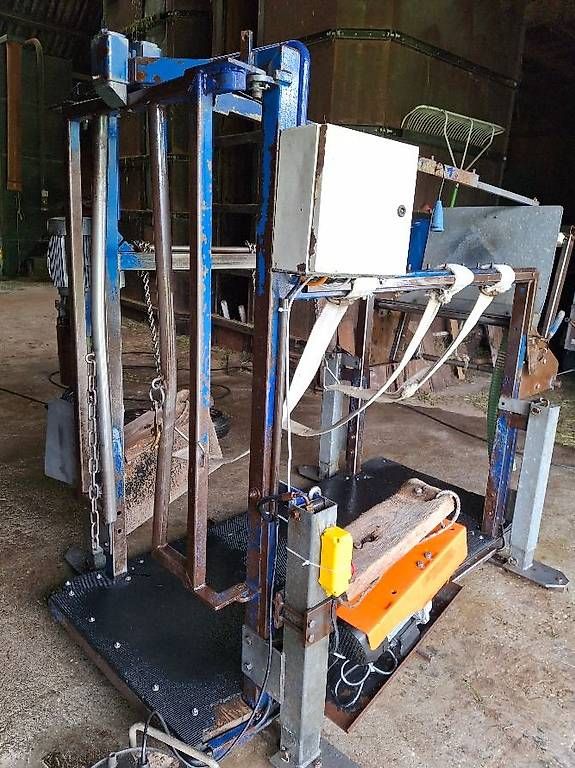 Tutte le macchine: Klauenstand Hydraulisch mit Elektrowinden – Usato da Escholzmatt venduto da 82st 3