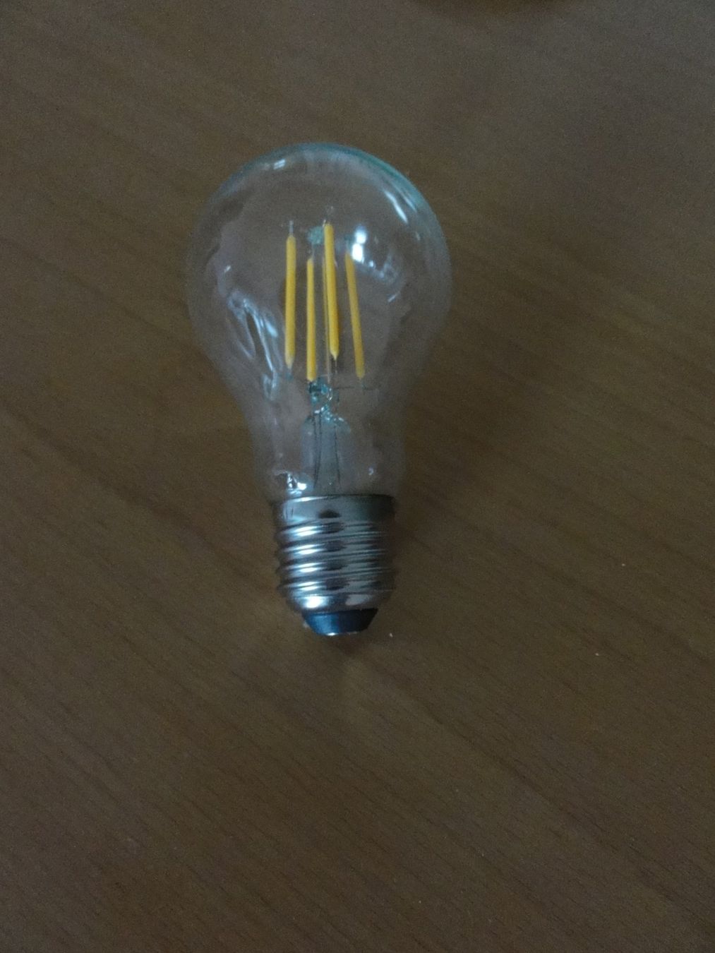 Lampade: LED Glühbirne klar E27 Filament neu – Nuovo e nell'imballaggio originale da Adliswil venduto da Adler75