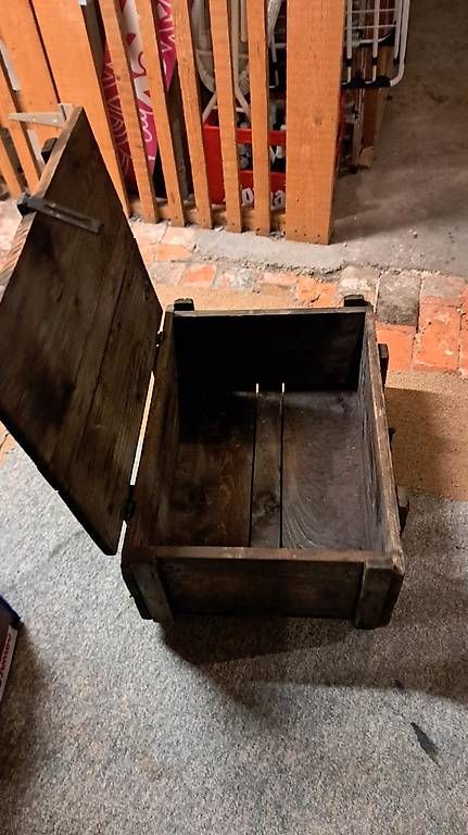 Cassapanche: Holzkiste mit Klappdeckel – Usato da Basel venduto da BB4057 2