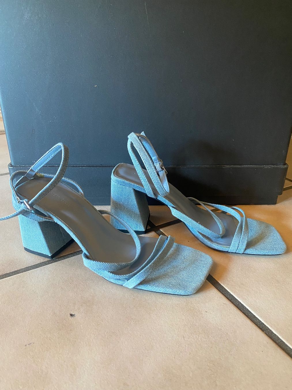 Pull&Bear Chaussures femmes: Pull & Bear Jeans Sandalen mit Blockabsatz – D'occasion à Delémont par sedlas 2