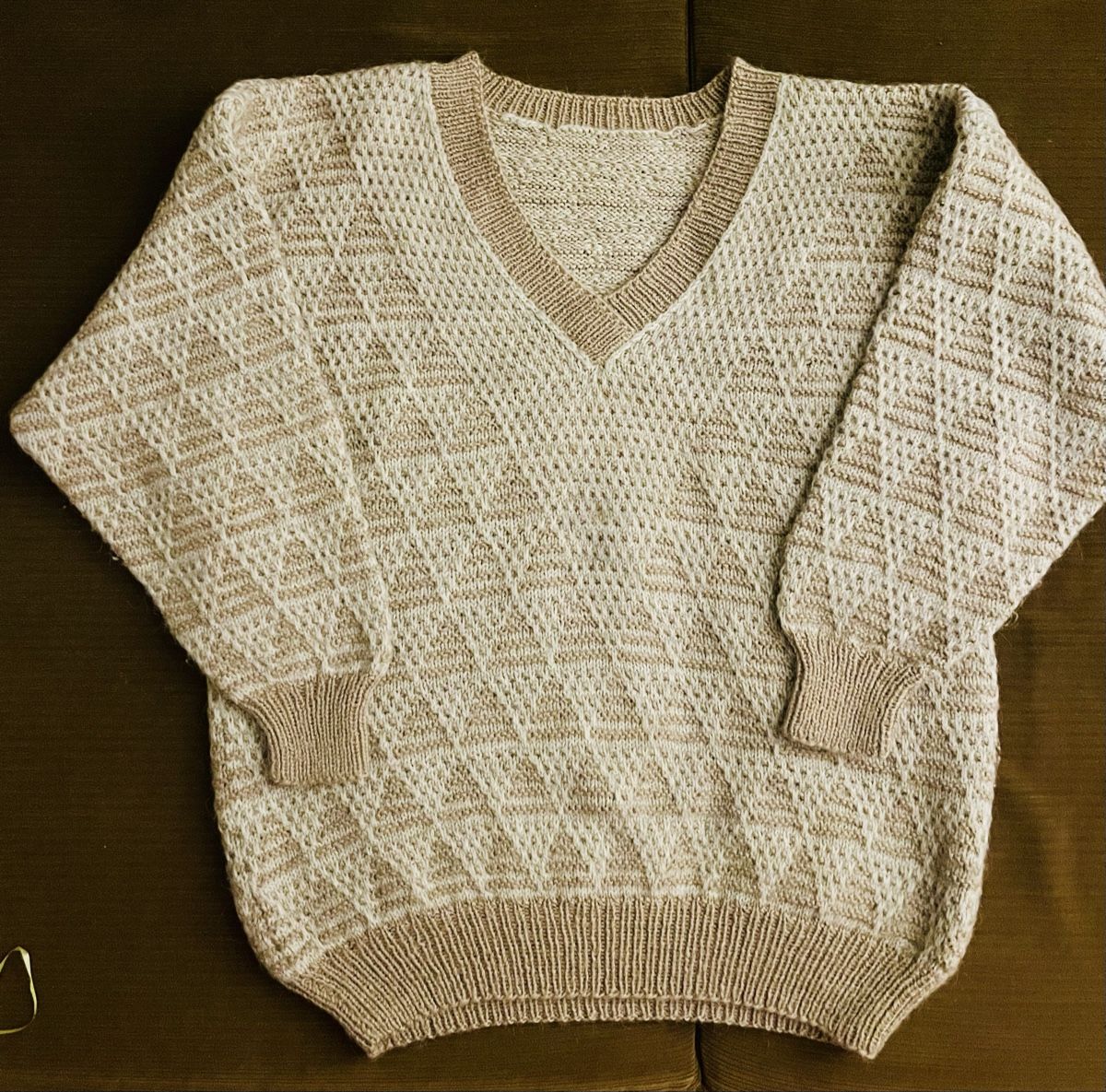Maglioni & Felpe: Exklusiver Handgestrickter Wollpullover – Unikat – Usato da Zürich venduto da Hypera