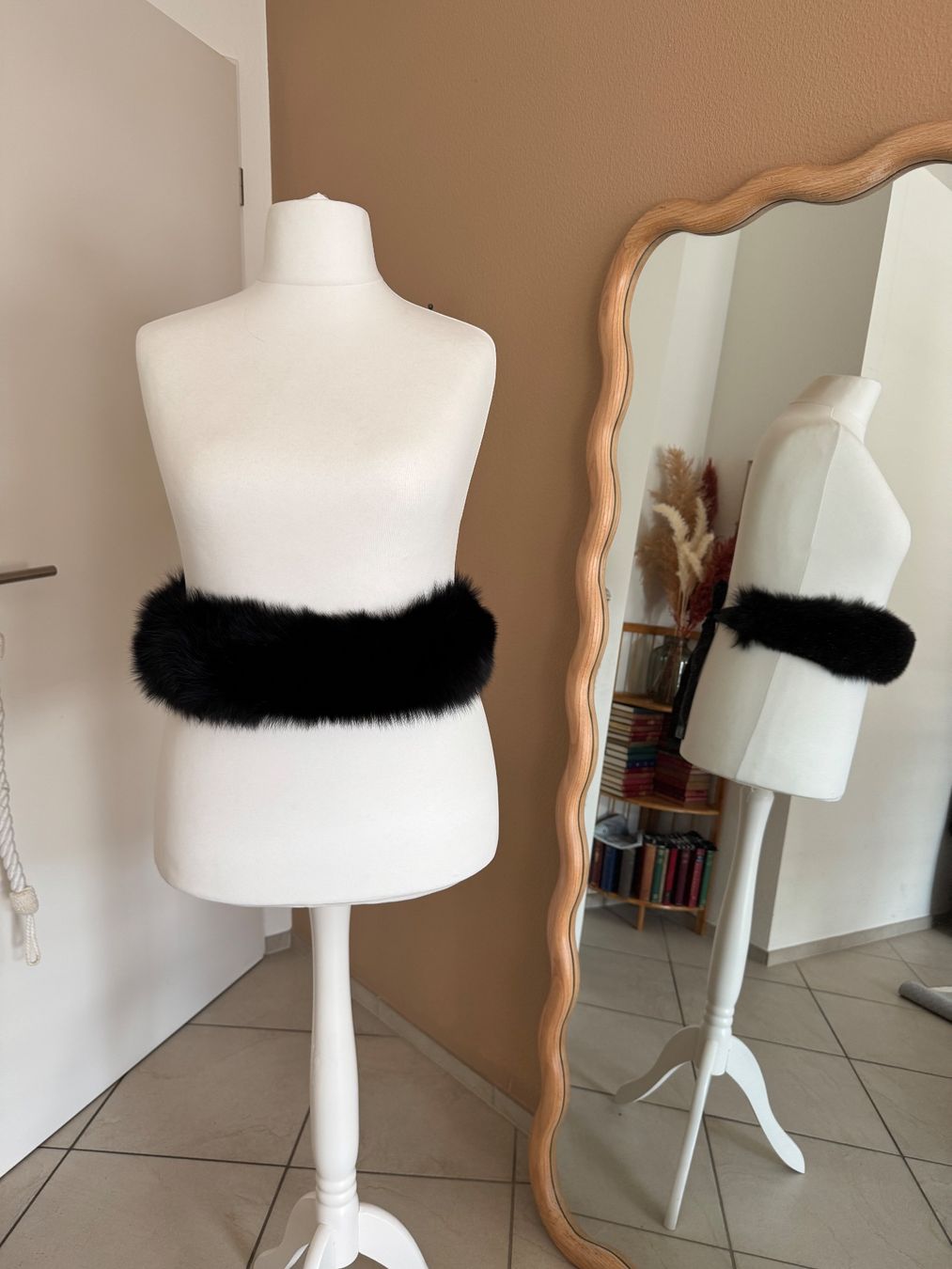 Max Mara Foulard & Sciarpe: Max Mara Set, Pelzkragen oder-gürtel und Ohrenwärmer – Nuovo (secondo la descrizione) da Muttenz venduto da einfach-schoen 4