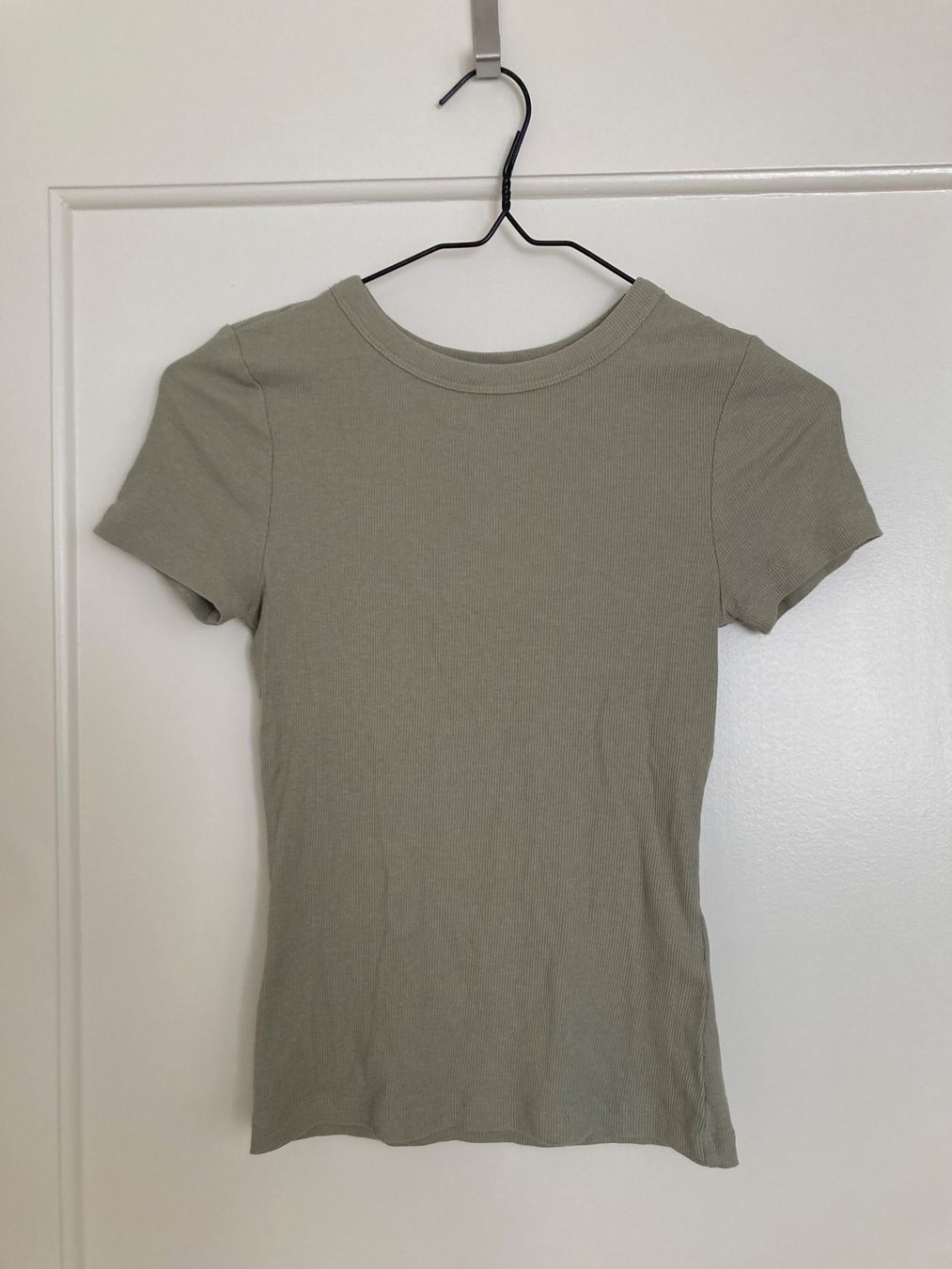 H&M T-shirt: Shirt olivgrün – Usato da Zürich venduto da vesieber
