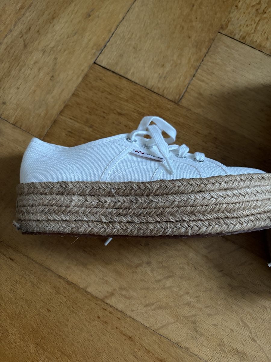 Superga Chaussures femmes: Superga Sneaker weiss mit Bastsohle – D'occasion à Basel par Opina01 1