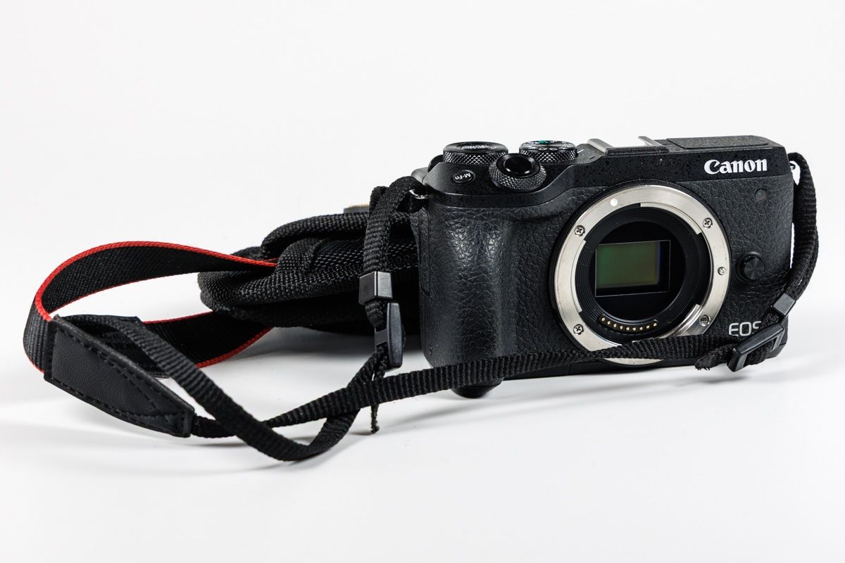 Canon Kamera: Canon EOS M6 Mark II + Zubehör – Gebraucht aus Sennhof von chaoscrack