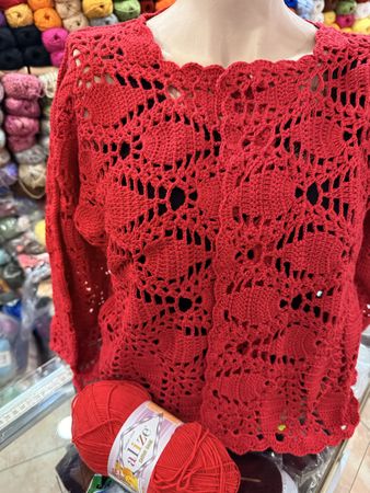 Rote Strickjacke, Handarbeit, perfekt für den Frühling!