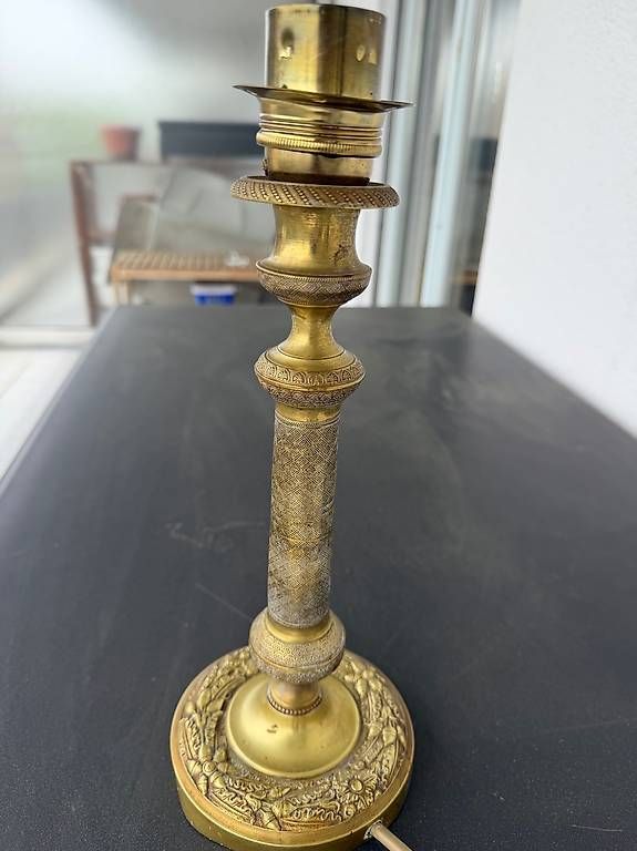 Lampes: Pied de lampe en bronze ciselé est doré  – D'occasion à Preverenges par mih_vqg5